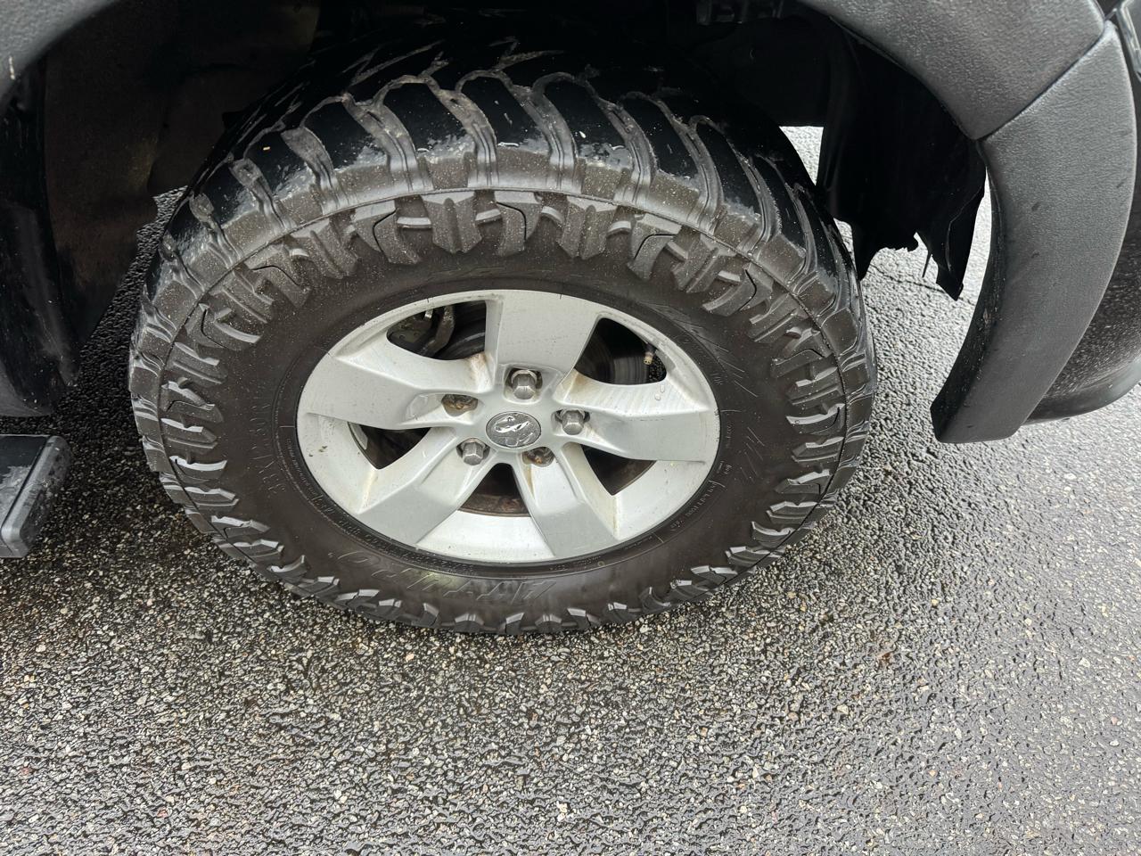 RAM 1500 4WD Crew Cab 140.5" Express 2014