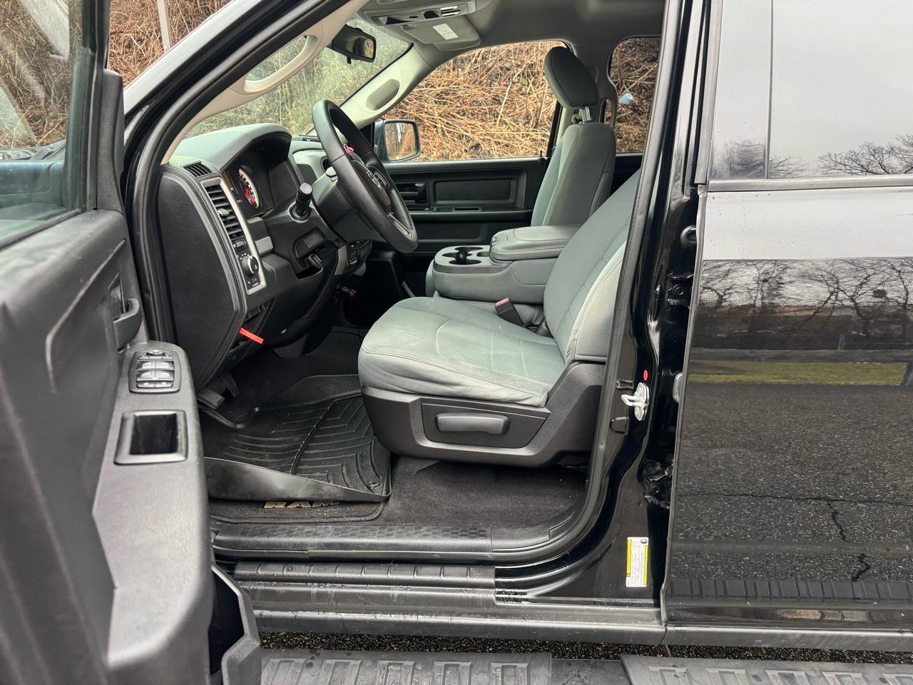 RAM 1500 4WD Crew Cab 140.5" Express 2014