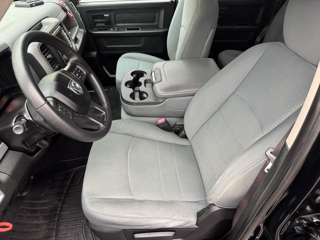 RAM 1500 4WD Crew Cab 140.5" Express 2014