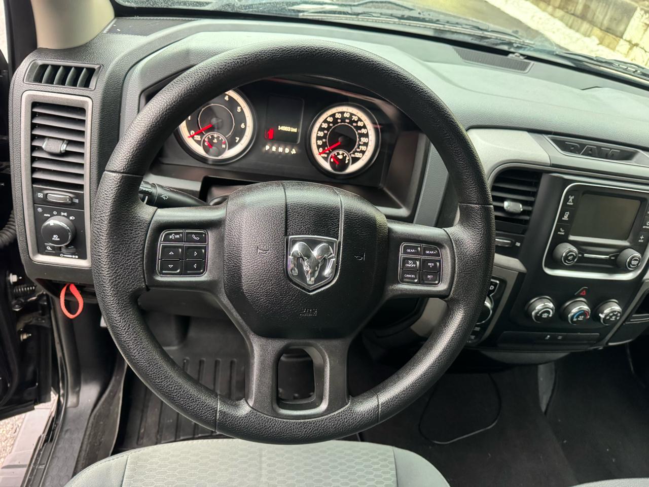 RAM 1500 4WD Crew Cab 140.5" Express 2014