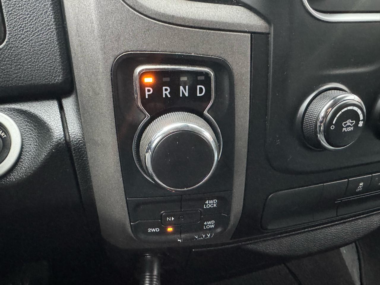 RAM 1500 4WD Crew Cab 140.5" Express 2014