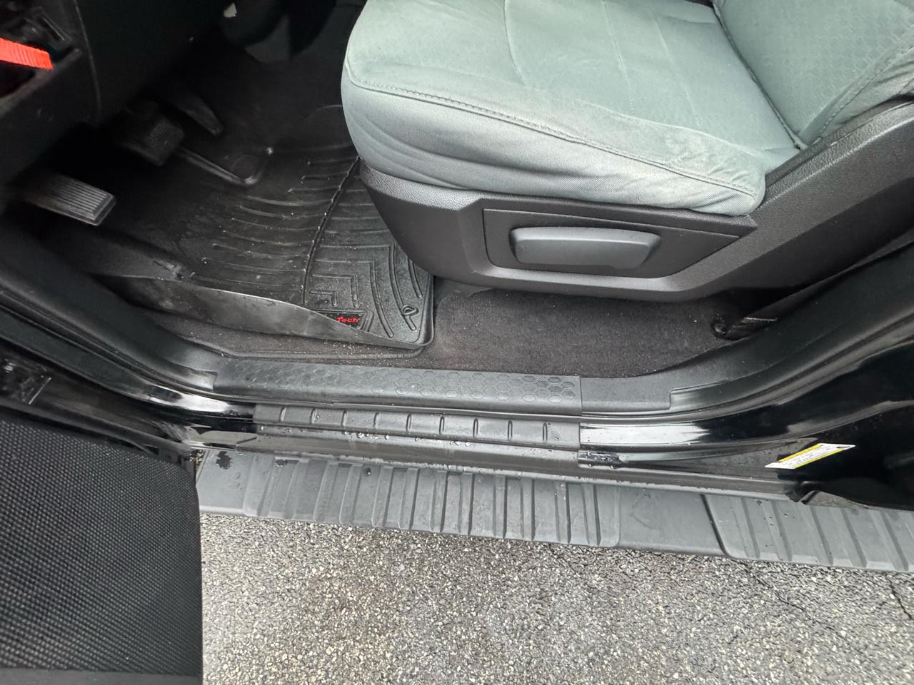 RAM 1500 4WD Crew Cab 140.5" Express 2014