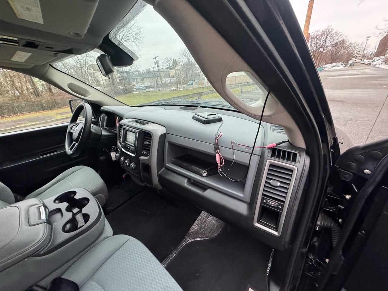 RAM 1500 4WD Crew Cab 140.5" Express 2014