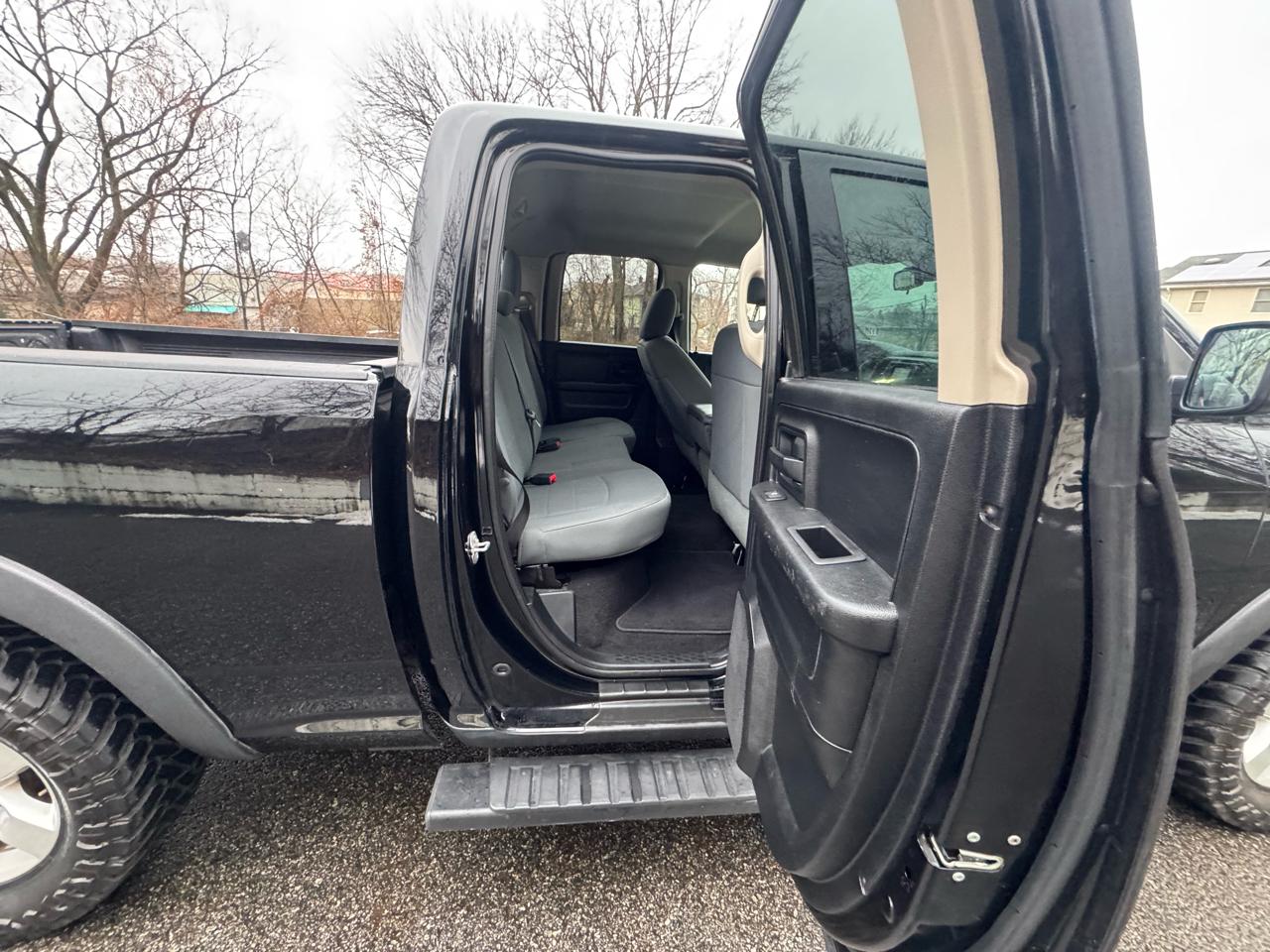 RAM 1500 4WD Crew Cab 140.5" Express 2014