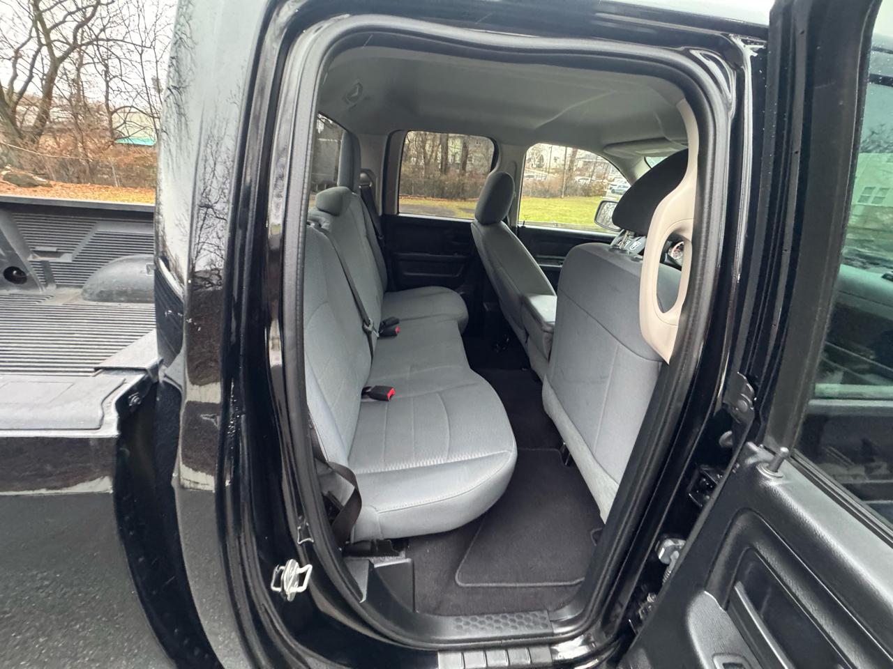 RAM 1500 4WD Crew Cab 140.5" Express 2014