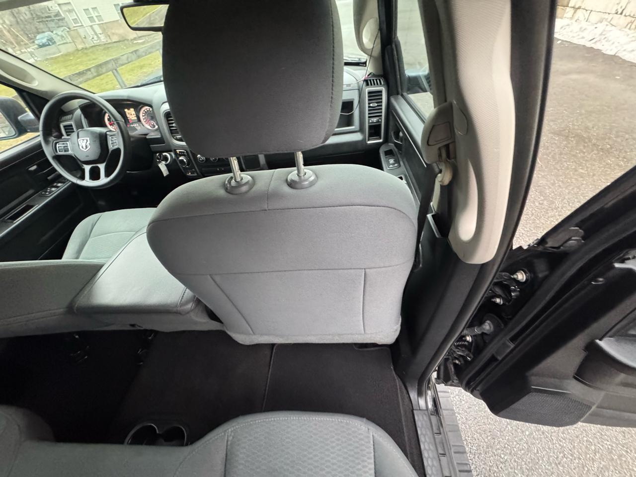 RAM 1500 4WD Crew Cab 140.5" Express 2014