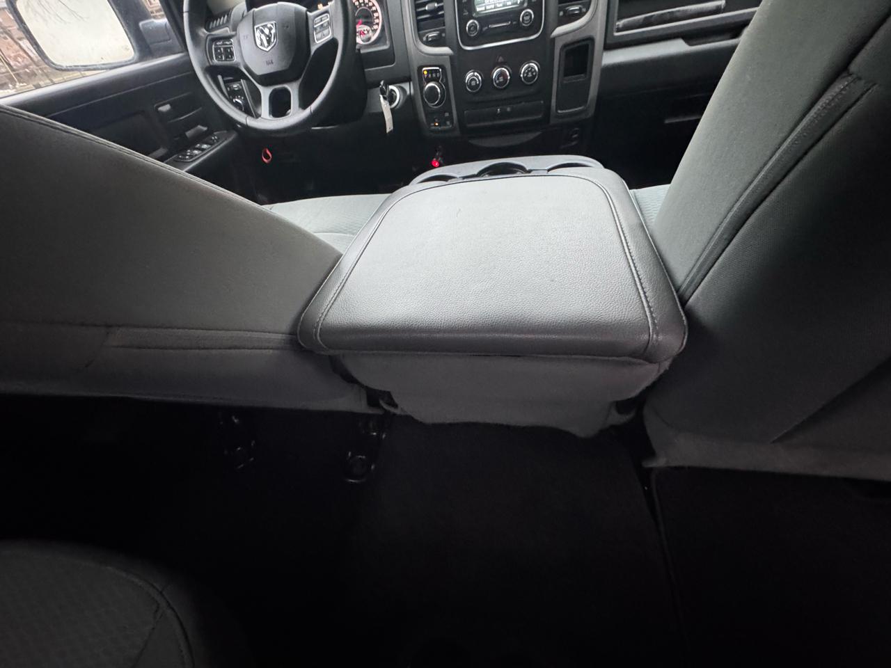 RAM 1500 4WD Crew Cab 140.5" Express 2014