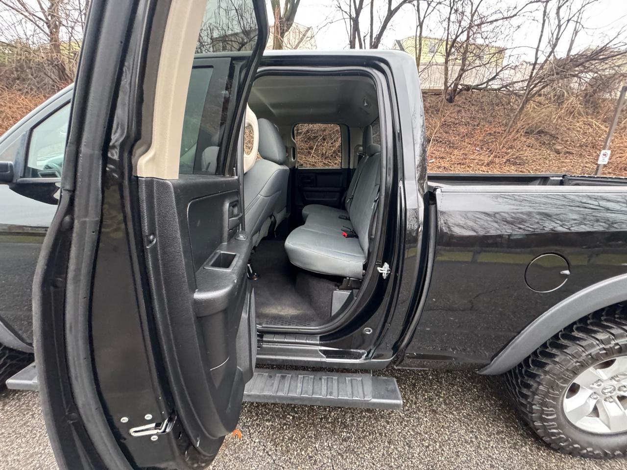 RAM 1500 4WD Crew Cab 140.5" Express 2014