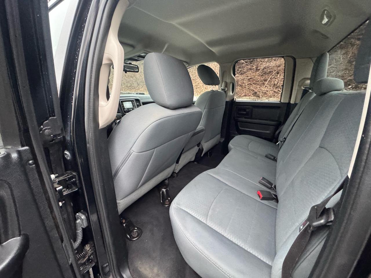 RAM 1500 4WD Crew Cab 140.5" Express 2014