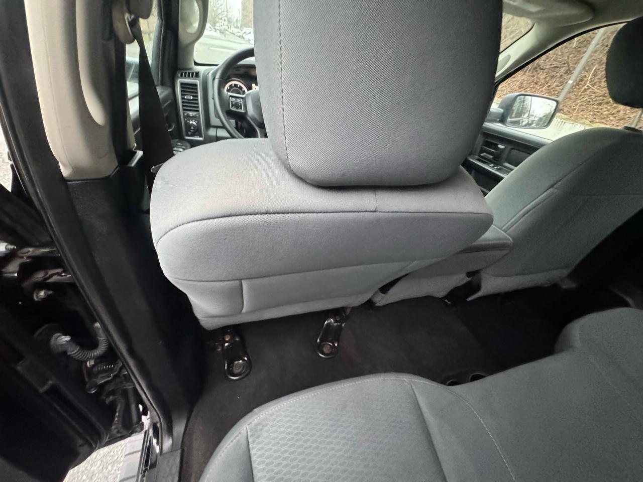 RAM 1500 4WD Crew Cab 140.5" Express 2014