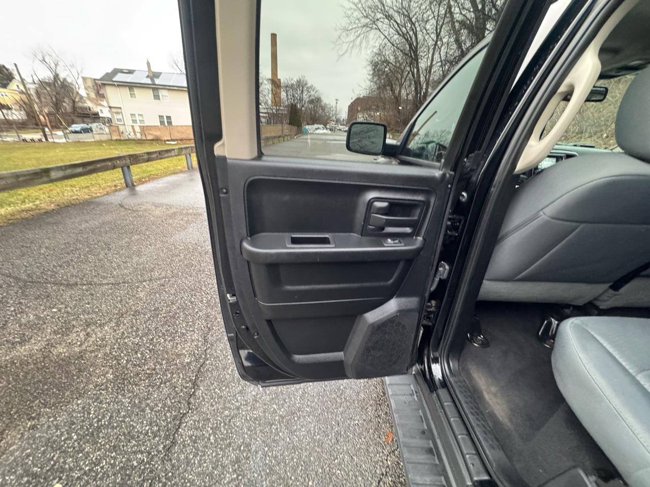 RAM 1500 4WD Crew Cab 140.5" Express 2014