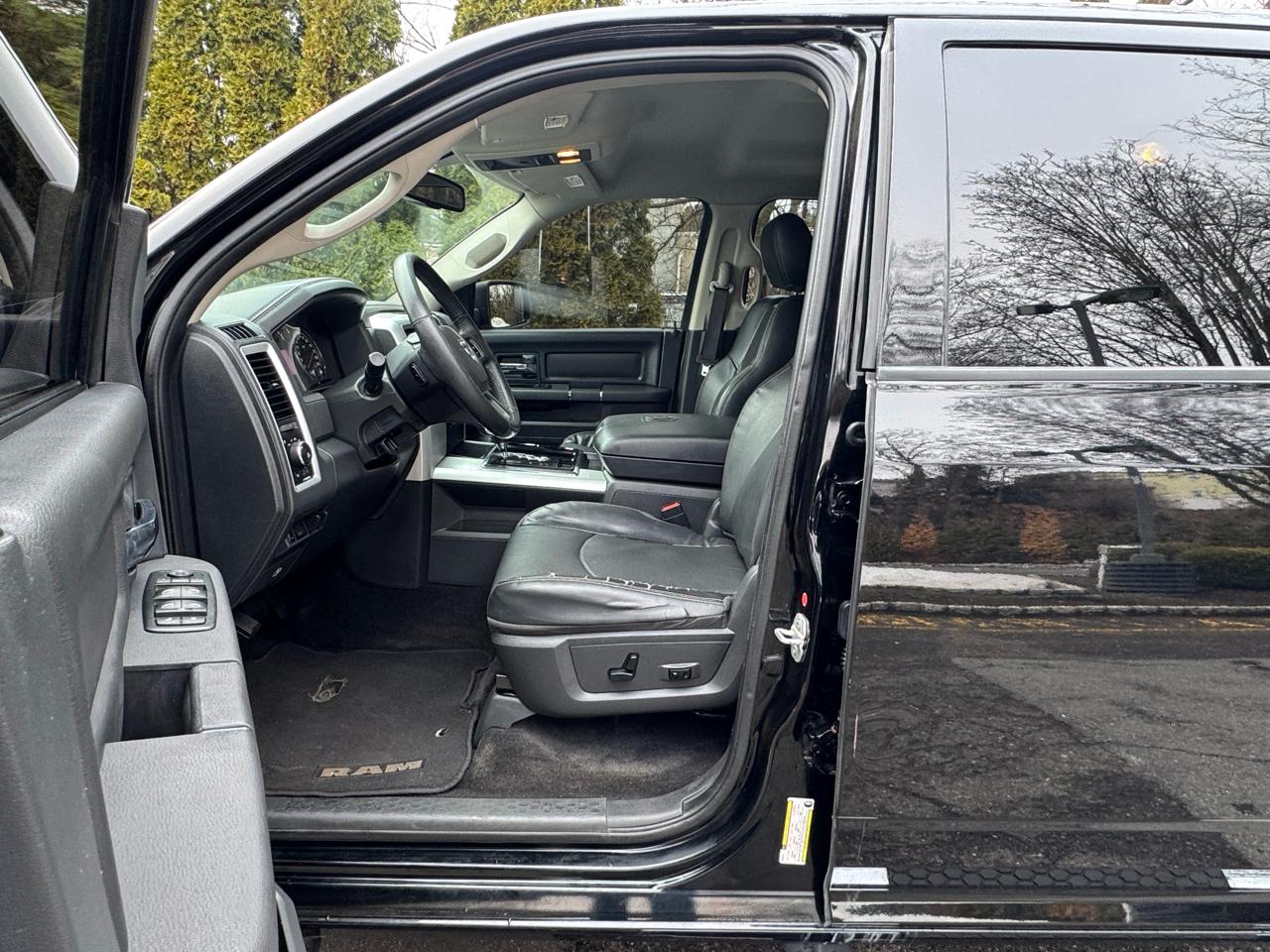 RAM 1500 4WD Crew Cab 149" Sport 2012