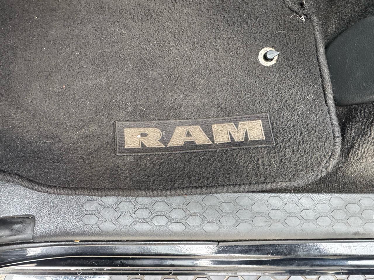 RAM 1500 4WD Crew Cab 149" Sport 2012