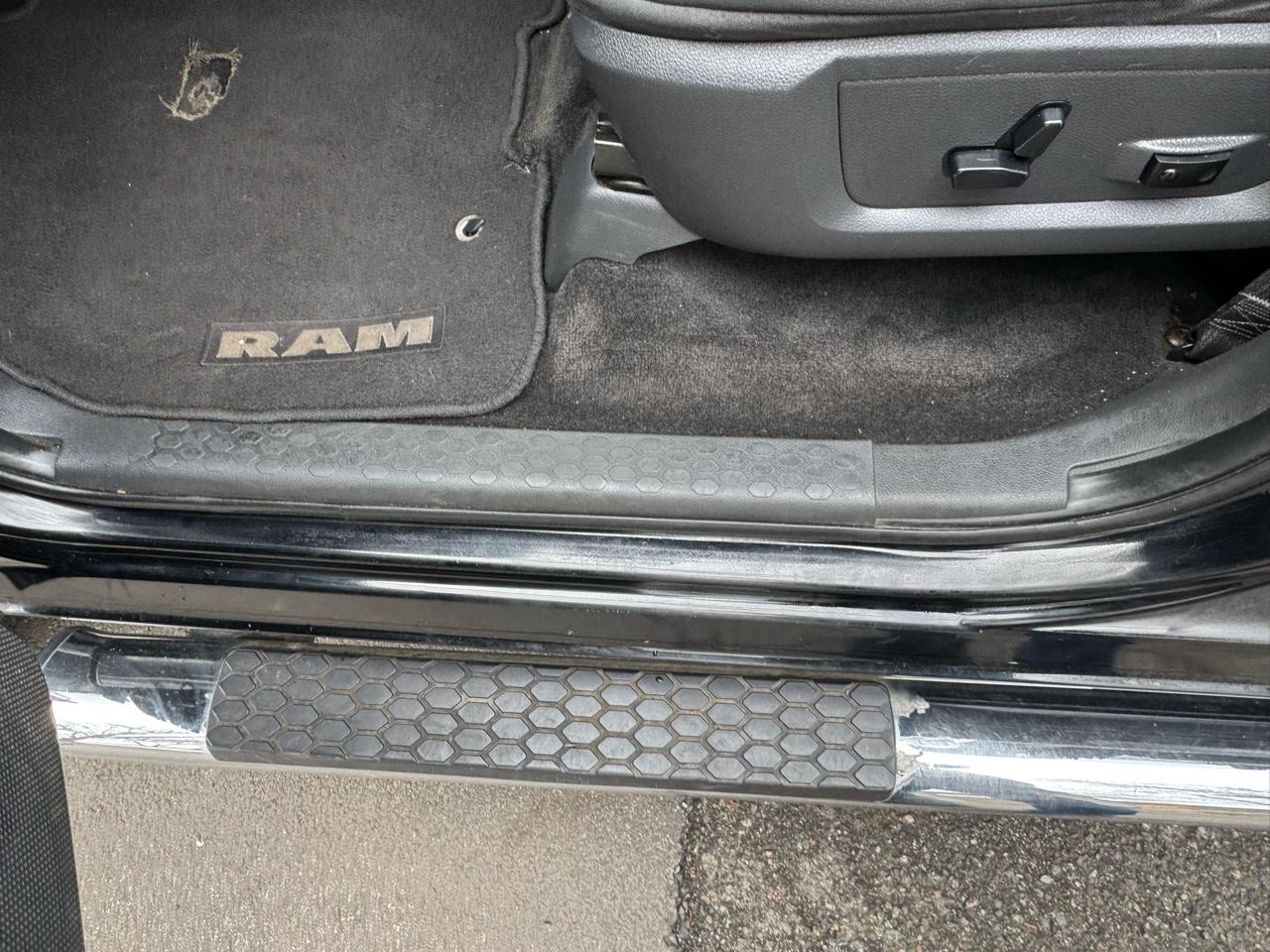 RAM 1500 4WD Crew Cab 149" Sport 2012