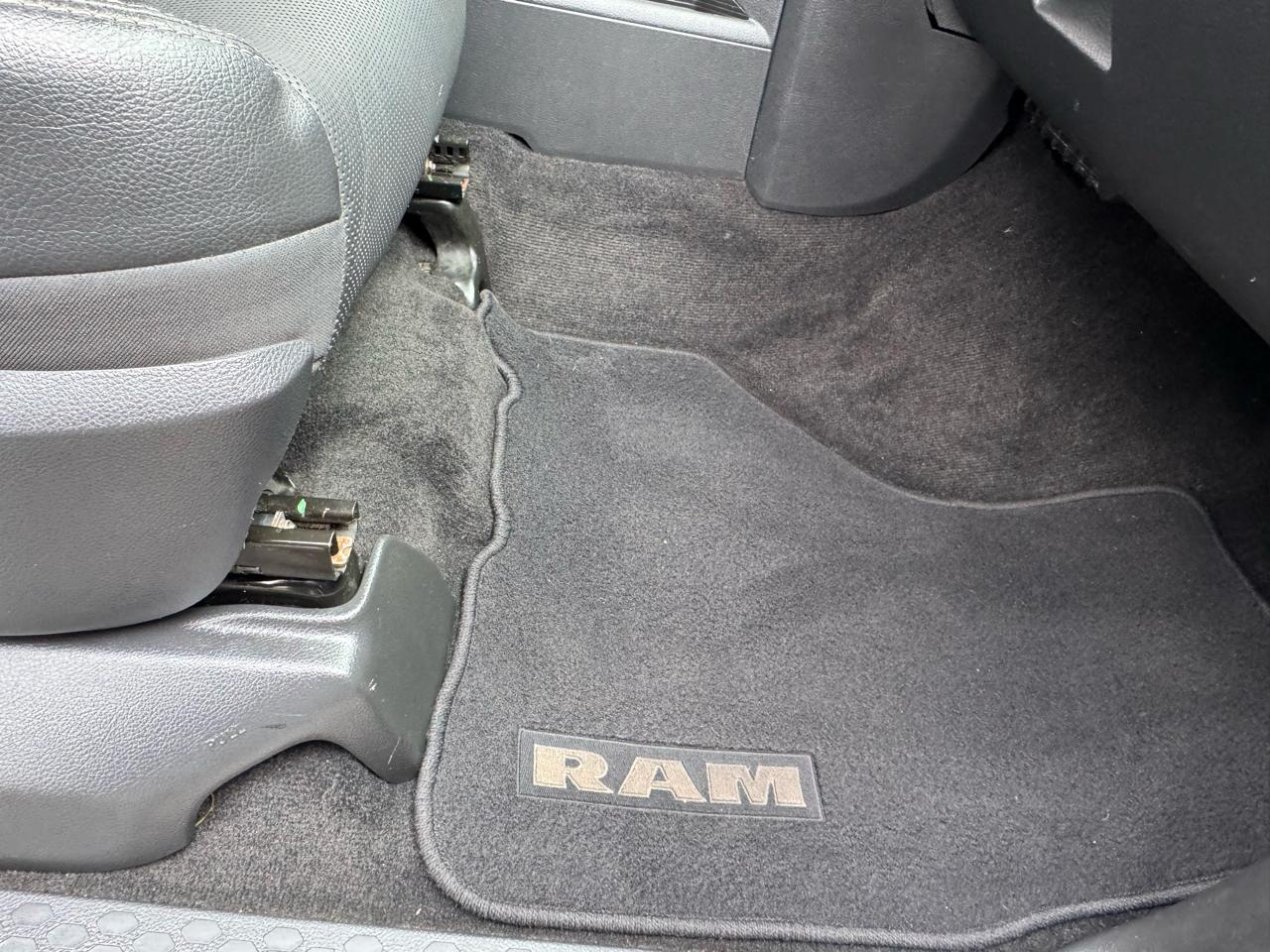 RAM 1500 4WD Crew Cab 149" Sport 2012