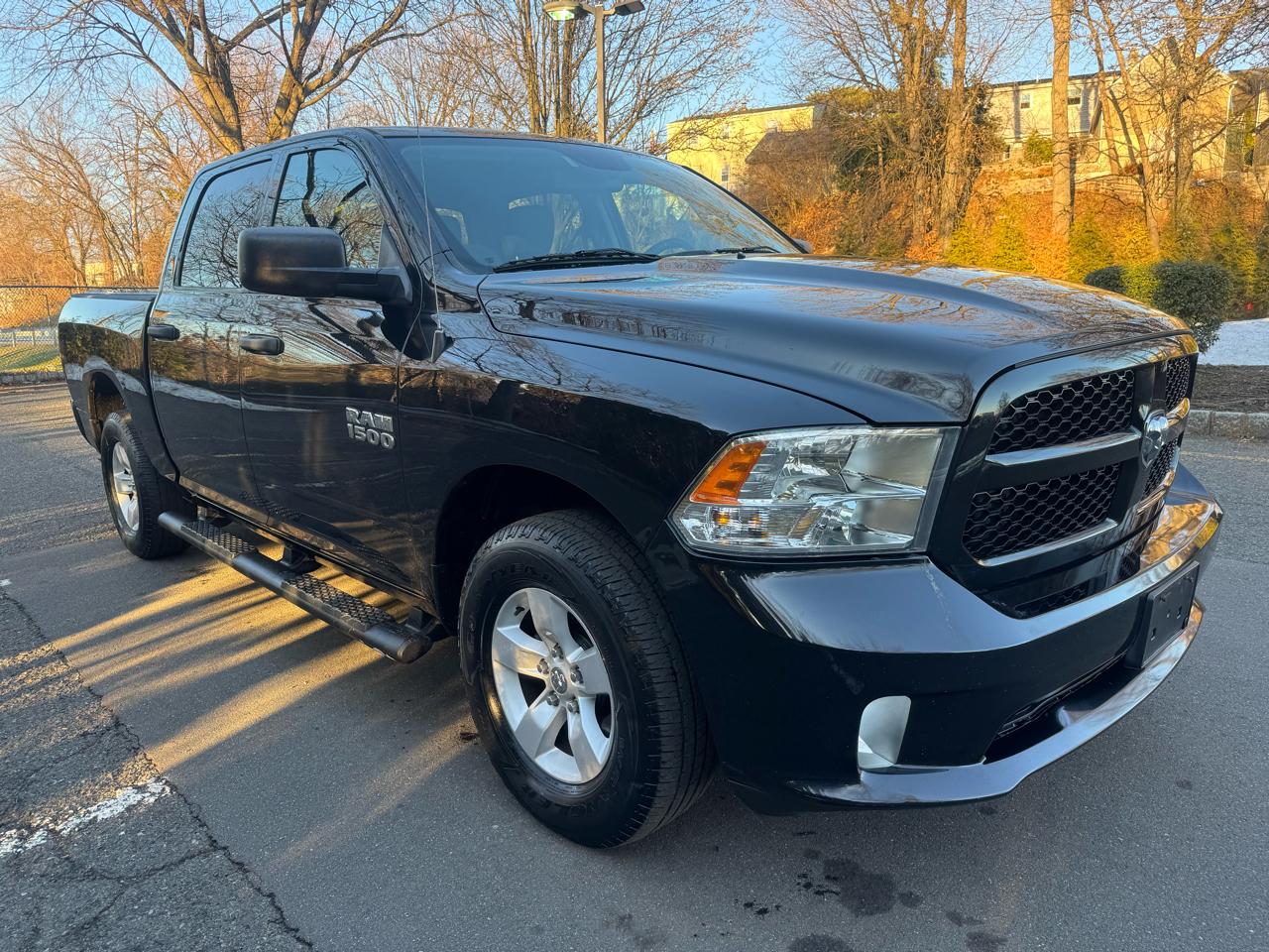 RAM 1500 4WD Crew Cab 140.5" Express 2016