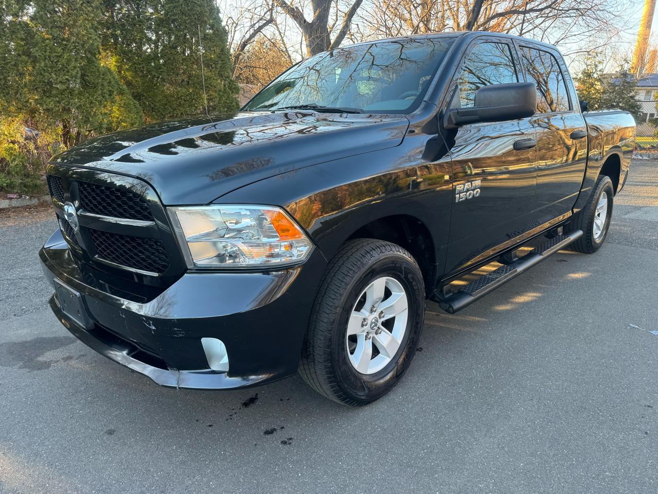 RAM 1500 4WD Crew Cab 140.5" Express 2016