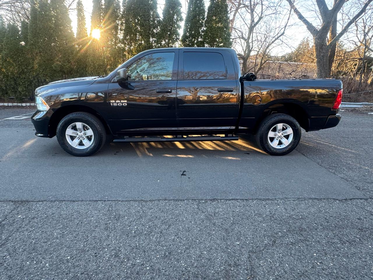 RAM 1500 4WD Crew Cab 140.5" Express 2016