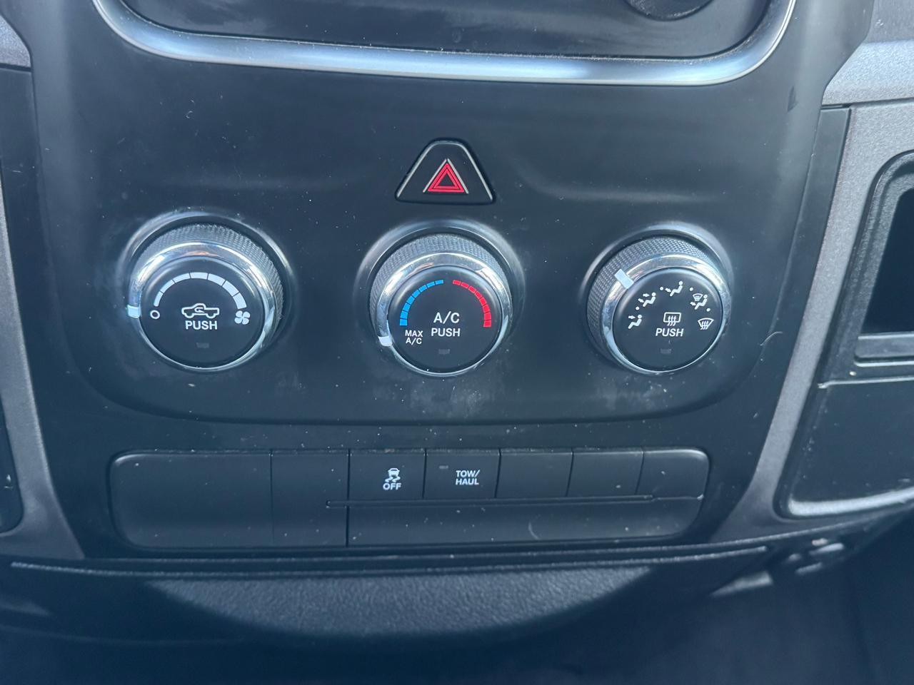 RAM 1500 4WD Crew Cab 140.5" Express 2016