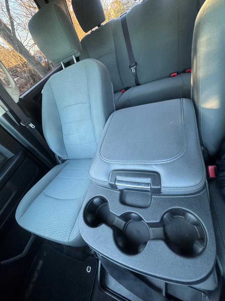 RAM 1500 4WD Crew Cab 140.5" Express 2016