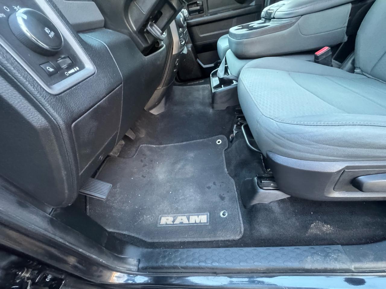 RAM 1500 4WD Crew Cab 140.5" Express 2016