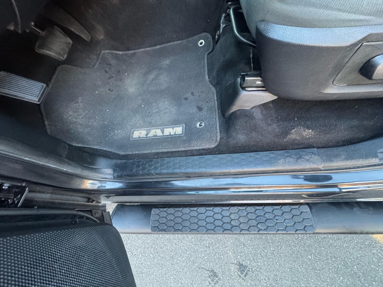 RAM 1500 4WD Crew Cab 140.5" Express 2016