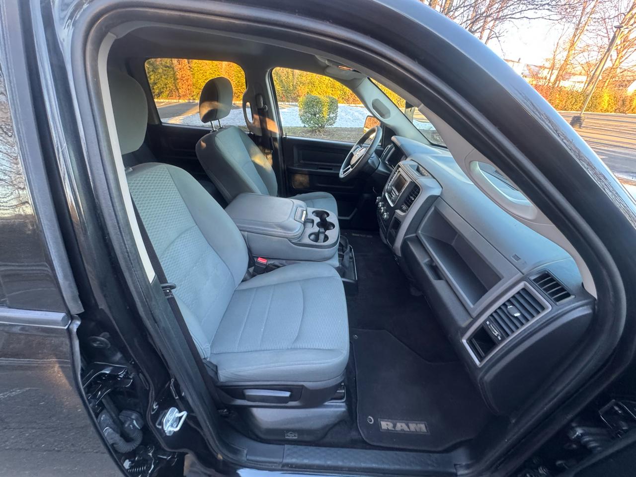 RAM 1500 4WD Crew Cab 140.5" Express 2016