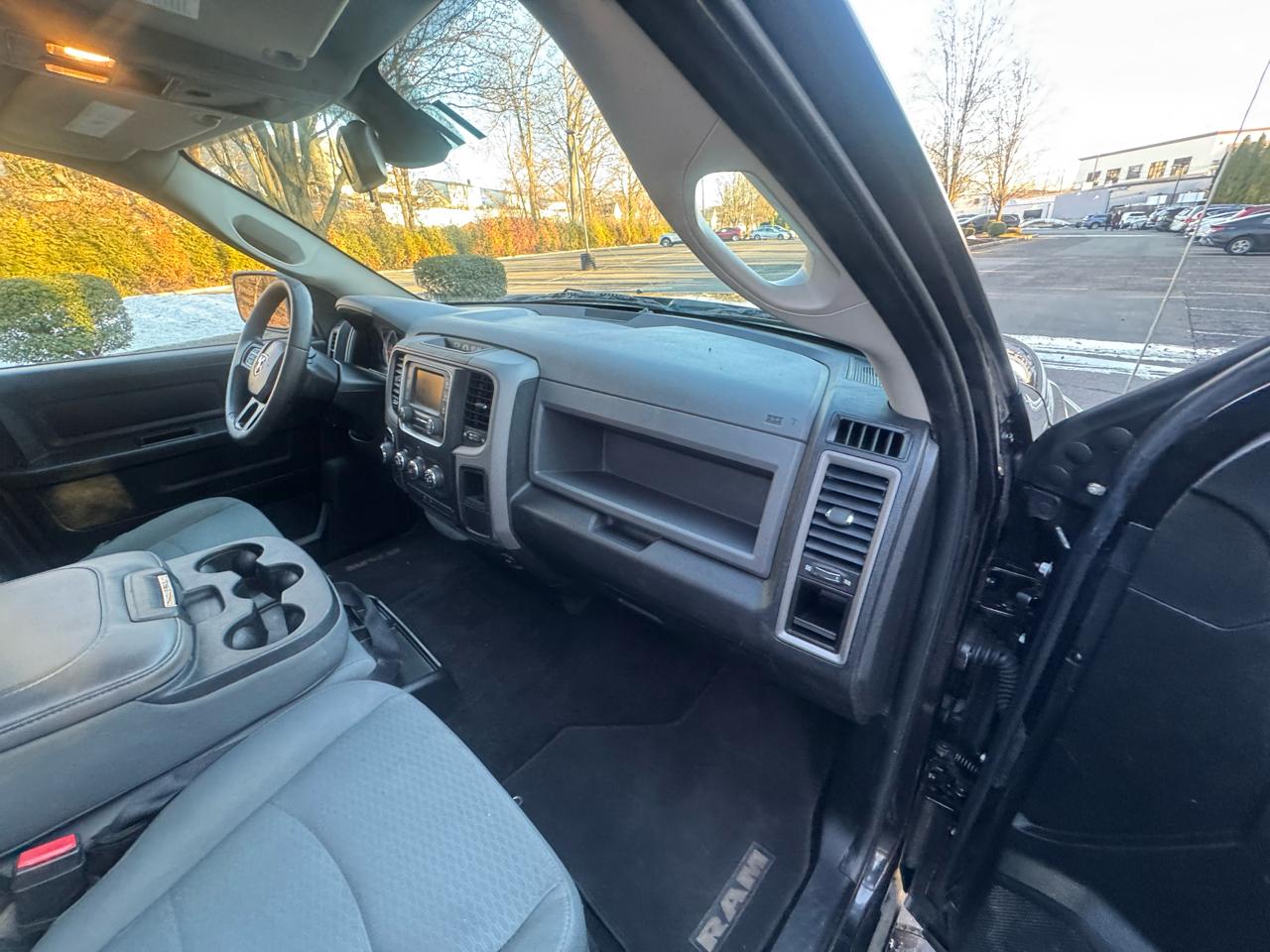 RAM 1500 4WD Crew Cab 140.5" Express 2016