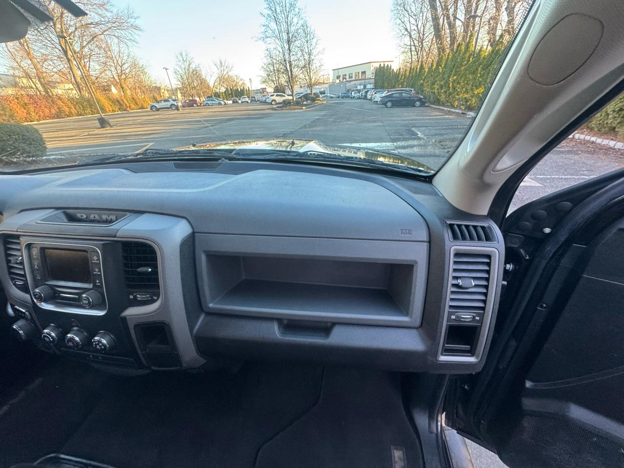 RAM 1500 4WD Crew Cab 140.5" Express 2016