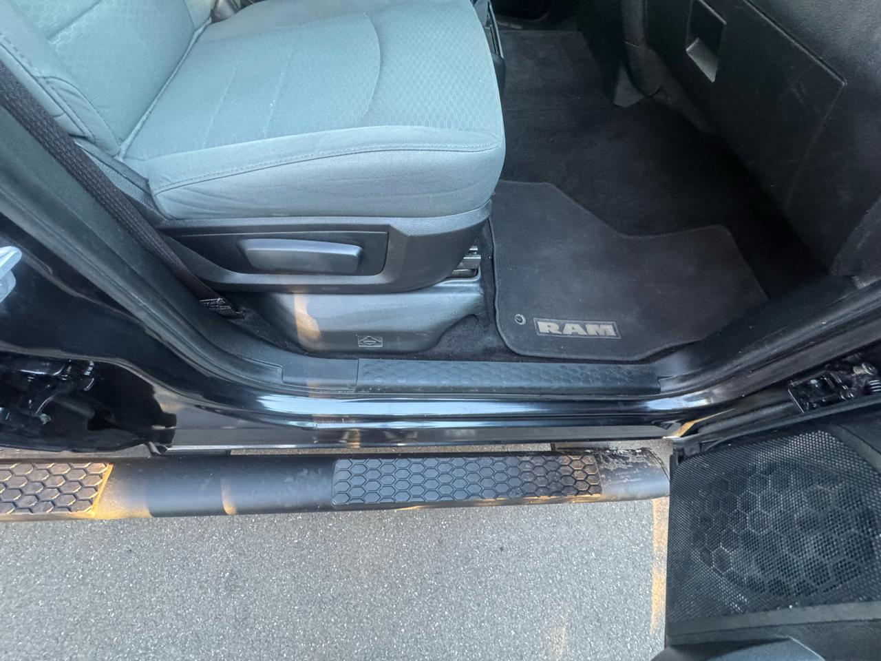 RAM 1500 4WD Crew Cab 140.5" Express 2016