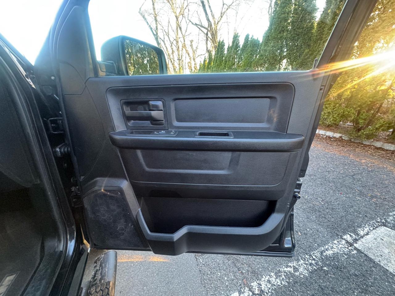 RAM 1500 4WD Crew Cab 140.5" Express 2016