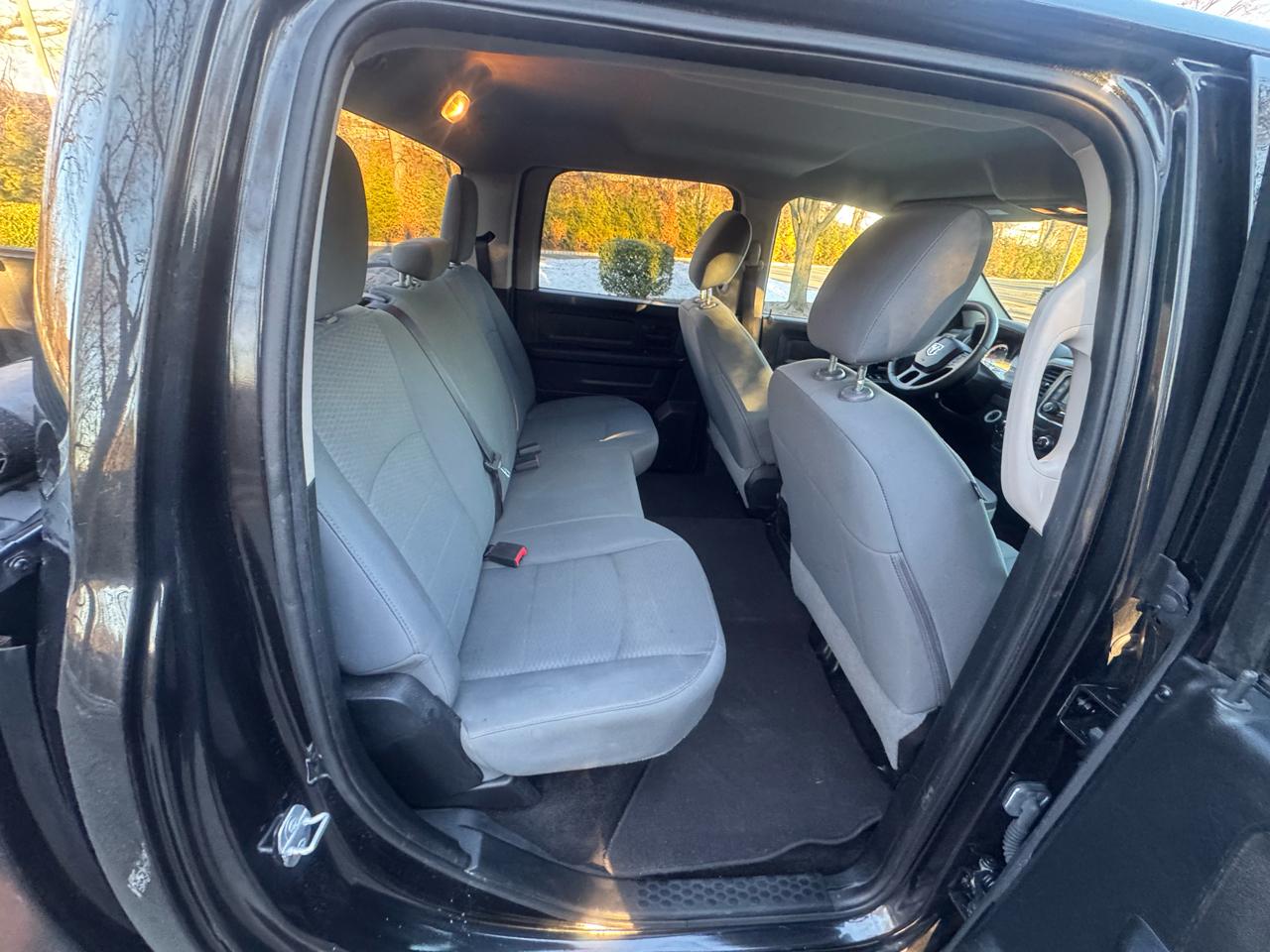 RAM 1500 4WD Crew Cab 140.5" Express 2016