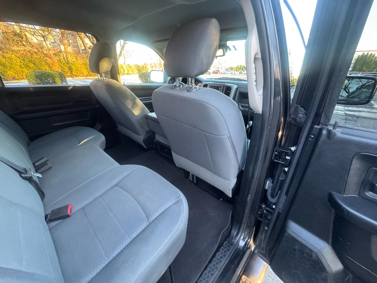 RAM 1500 4WD Crew Cab 140.5" Express 2016