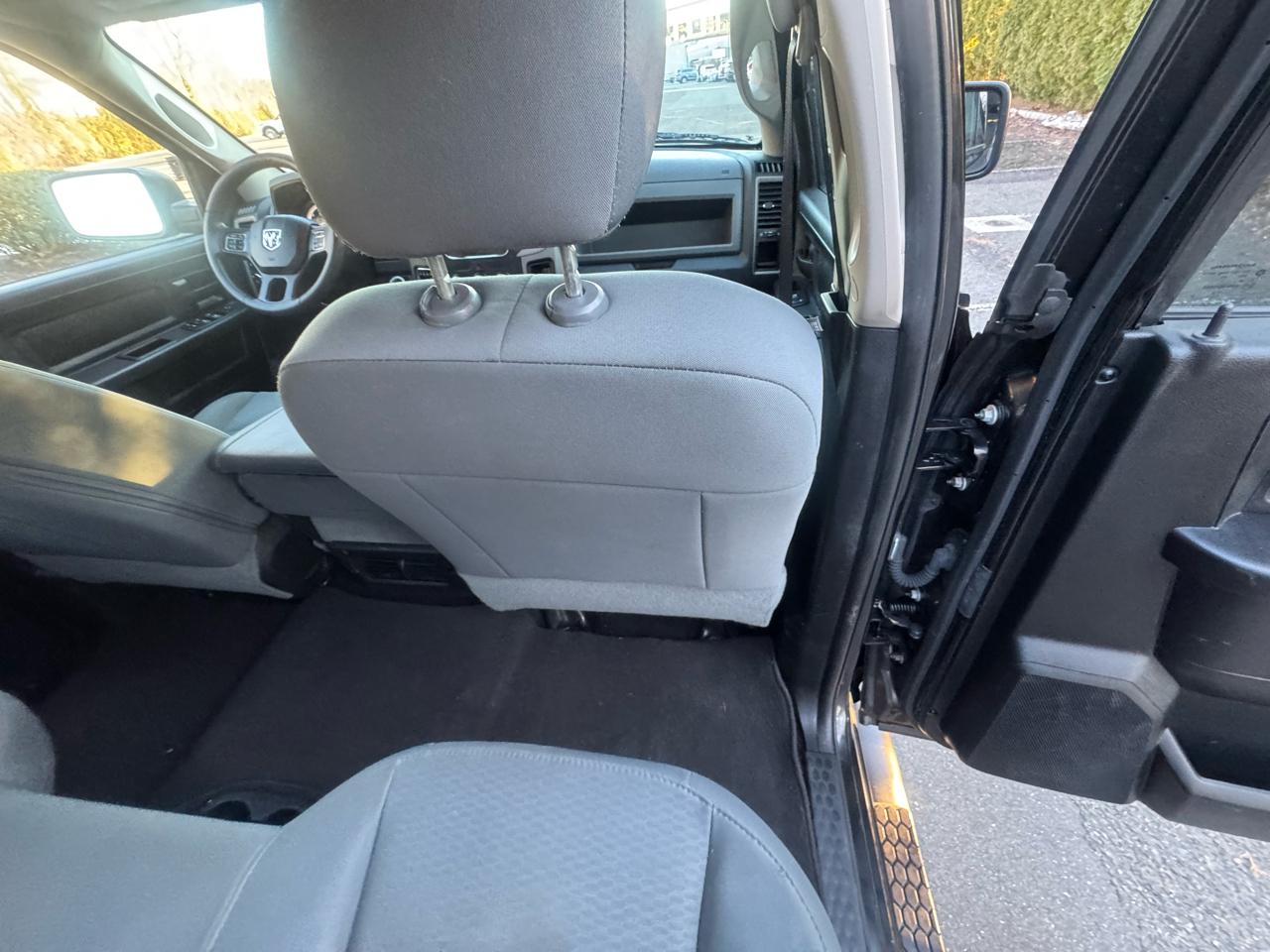 RAM 1500 4WD Crew Cab 140.5" Express 2016