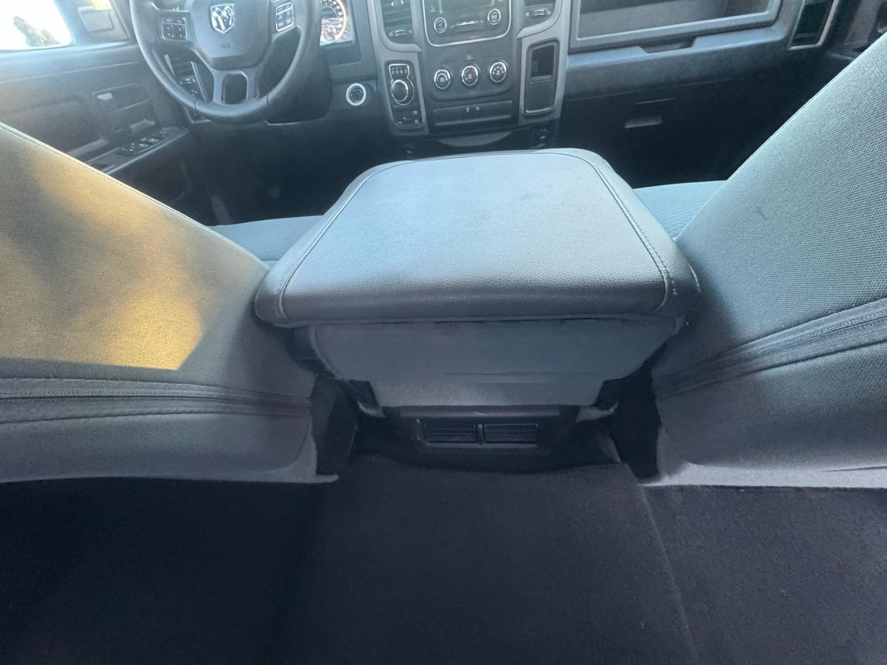 RAM 1500 4WD Crew Cab 140.5" Express 2016