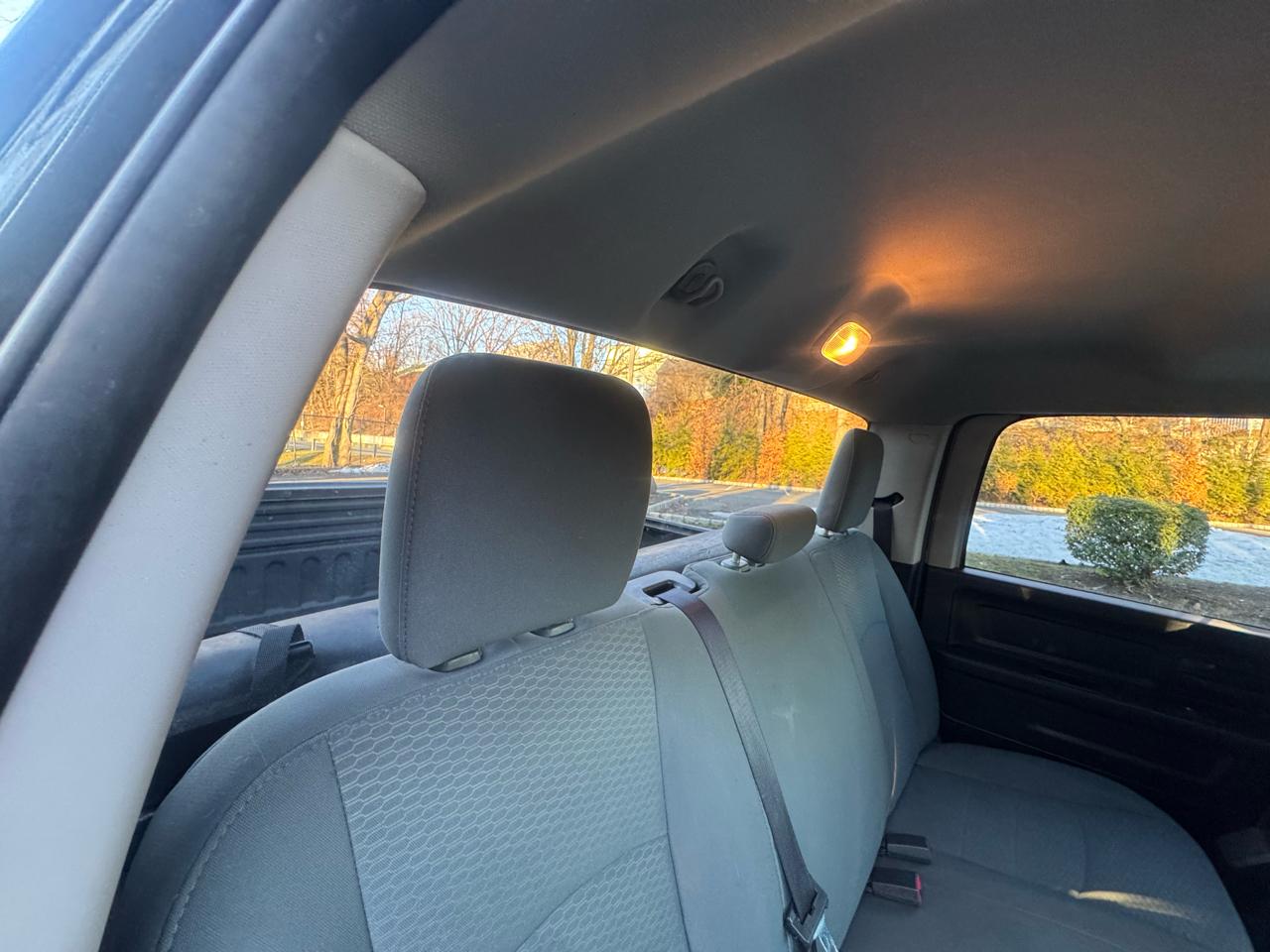 RAM 1500 4WD Crew Cab 140.5" Express 2016