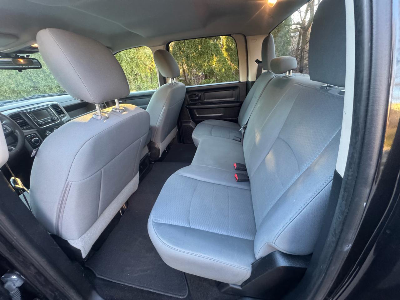 RAM 1500 4WD Crew Cab 140.5" Express 2016