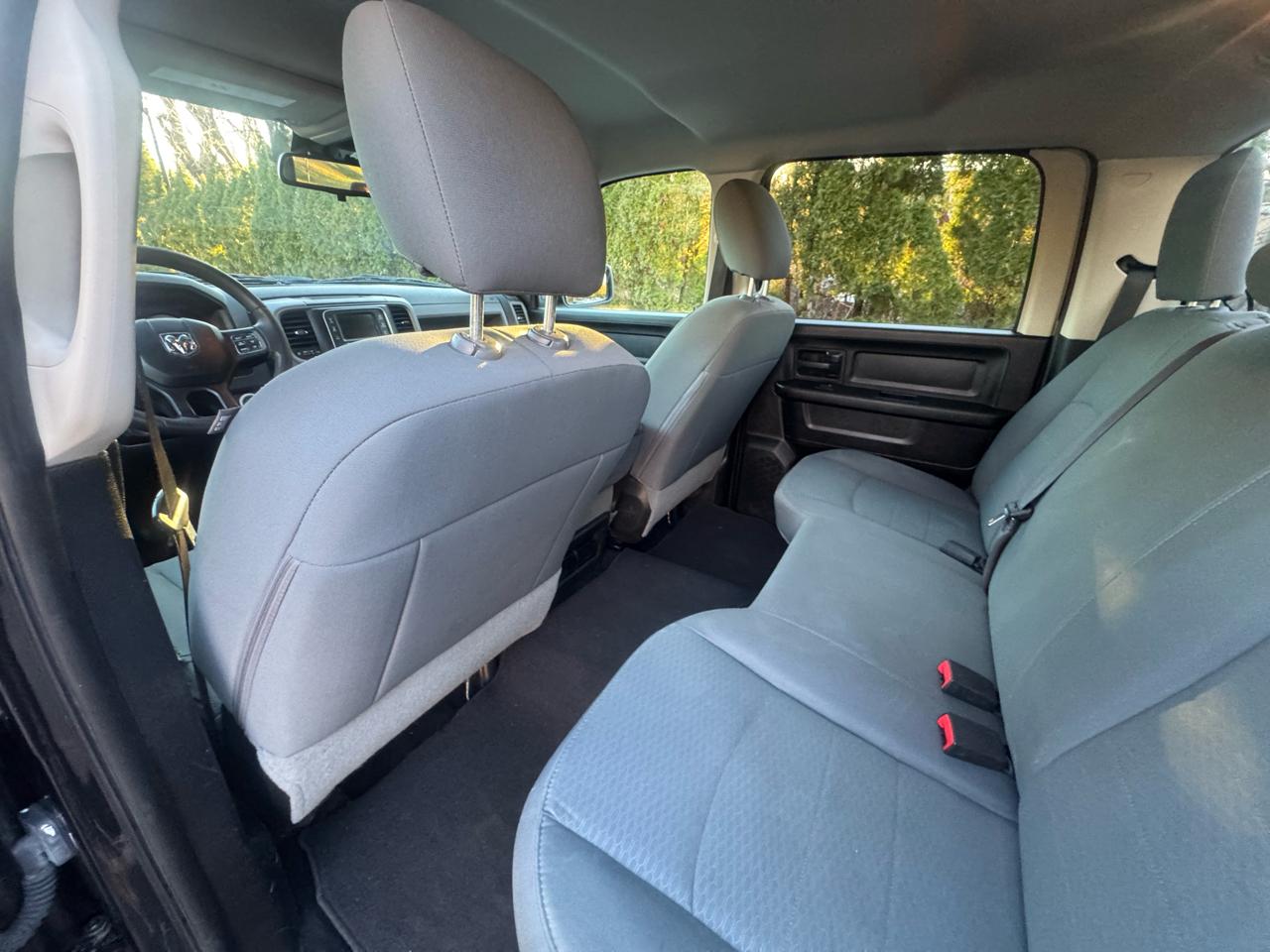 RAM 1500 4WD Crew Cab 140.5" Express 2016