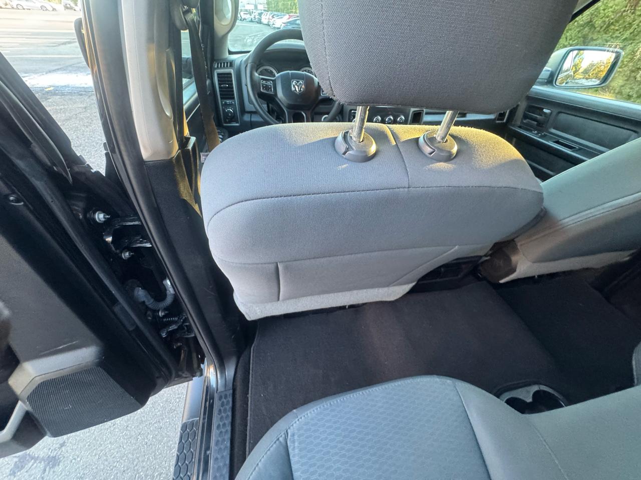 RAM 1500 4WD Crew Cab 140.5" Express 2016