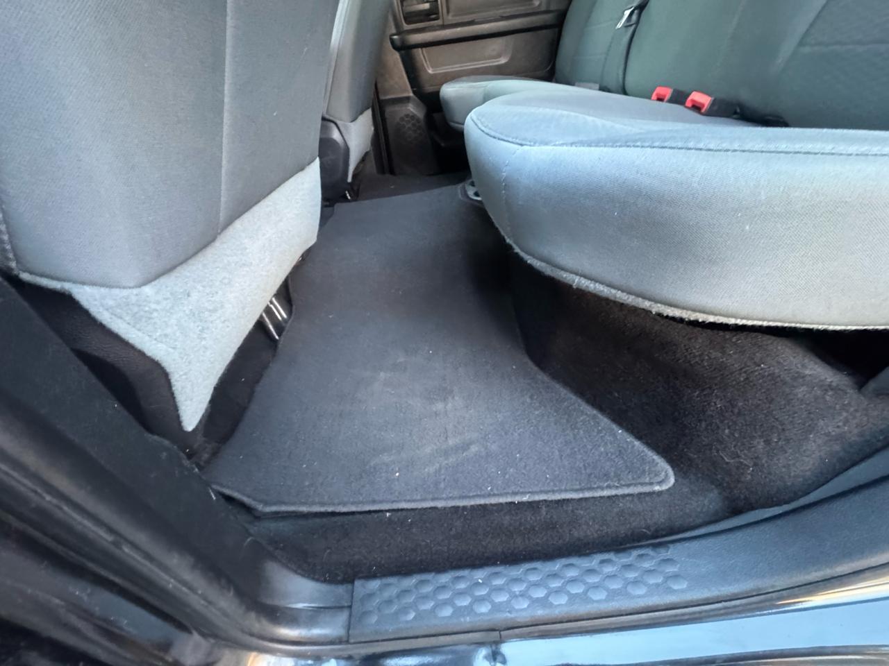 RAM 1500 4WD Crew Cab 140.5" Express 2016