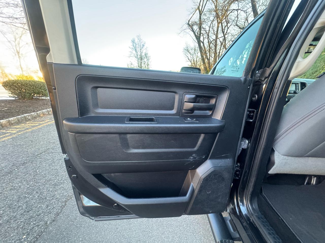 RAM 1500 4WD Crew Cab 140.5" Express 2016