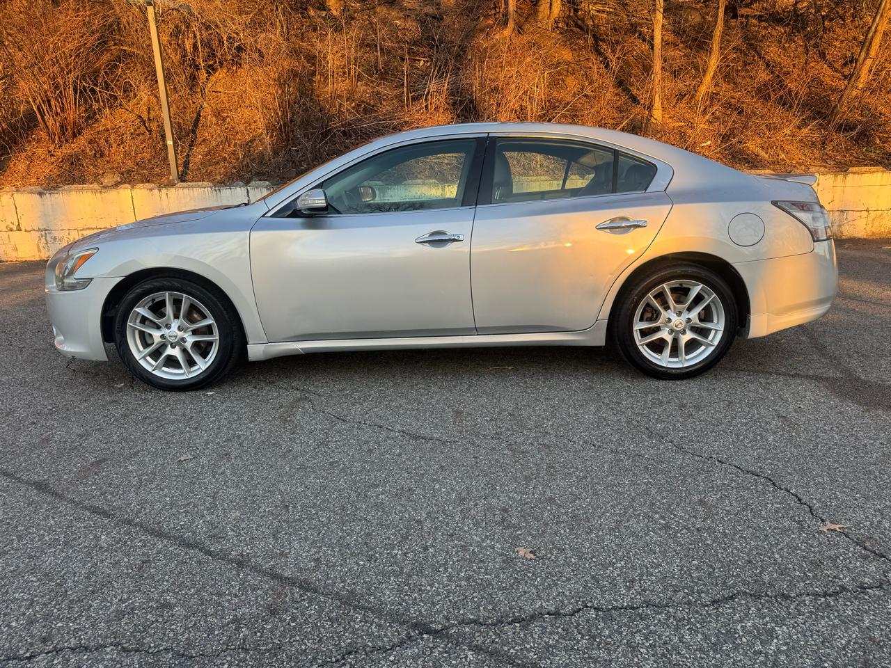 Nissan Maxima SV 2011