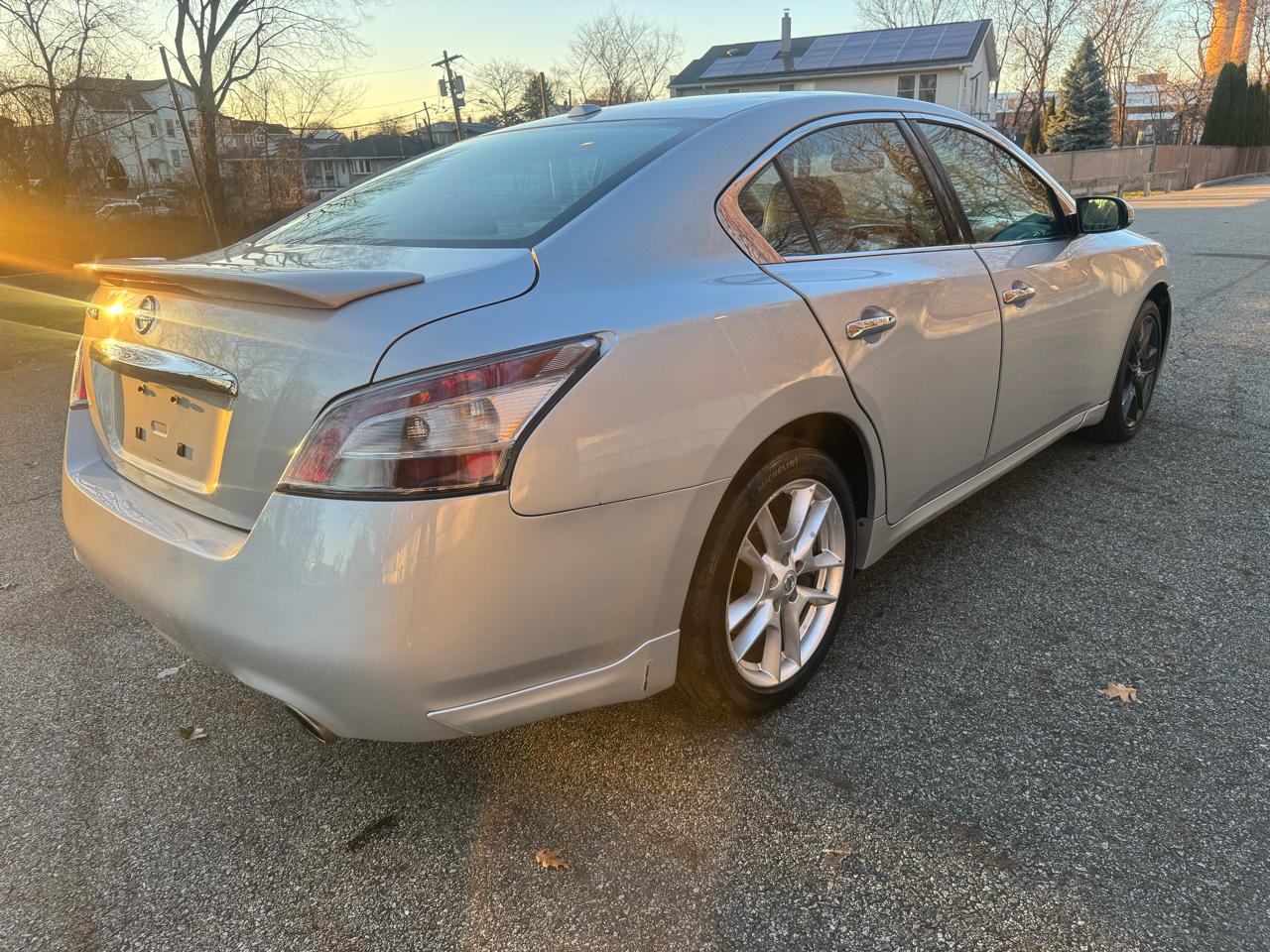 Nissan Maxima SV 2011