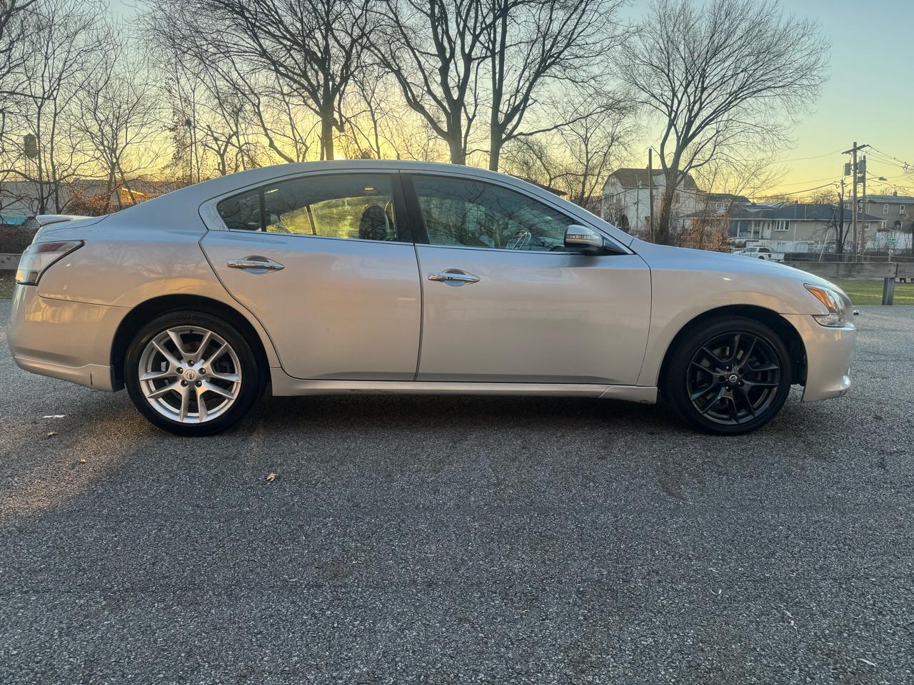 Nissan Maxima SV 2011