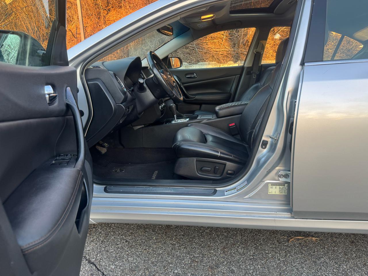 Nissan Maxima SV 2011