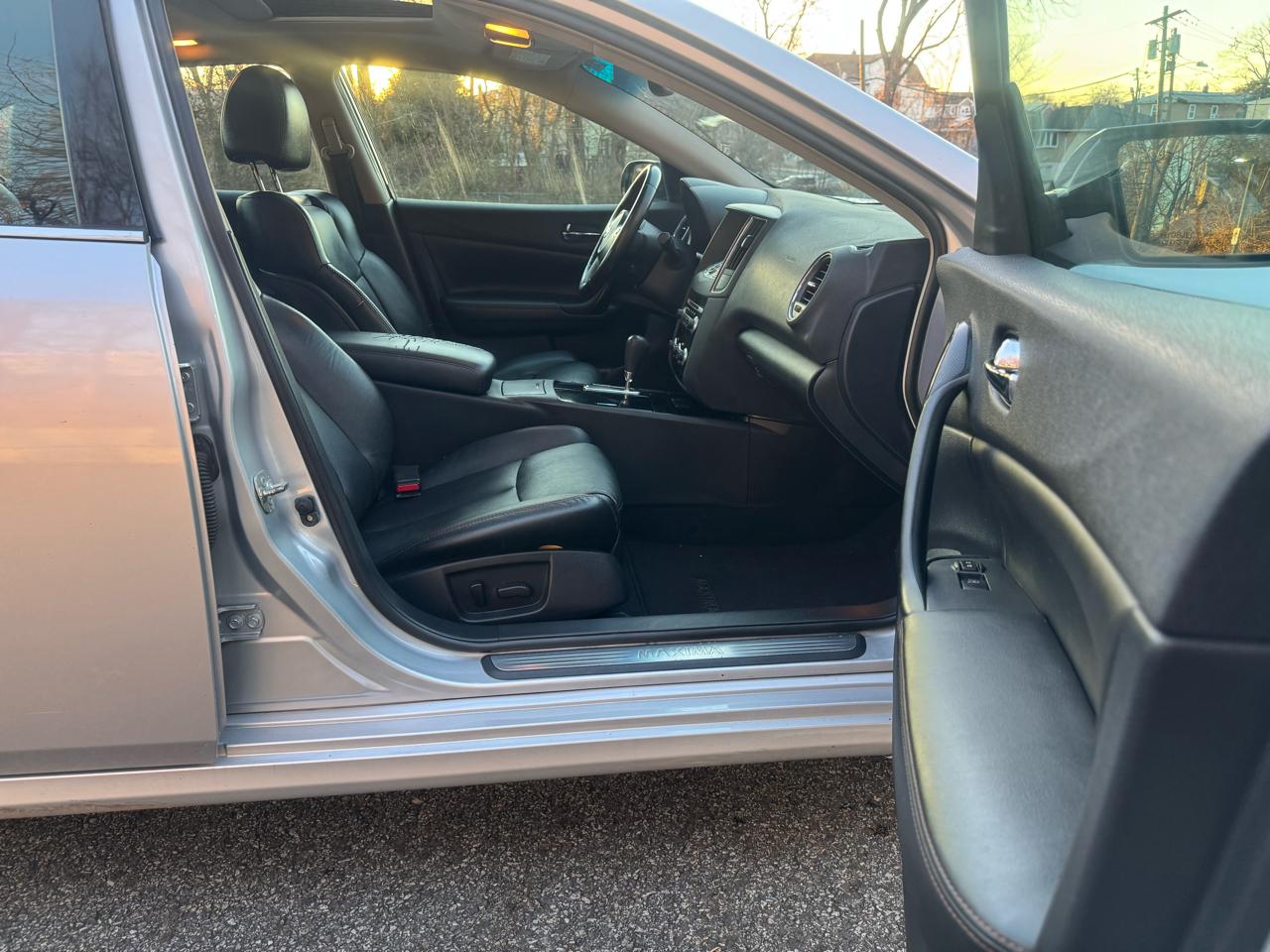 Nissan Maxima SV 2011