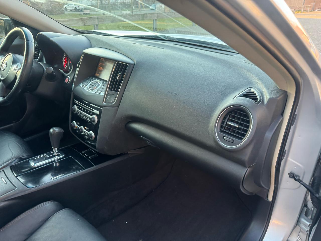 Nissan Maxima SV 2011