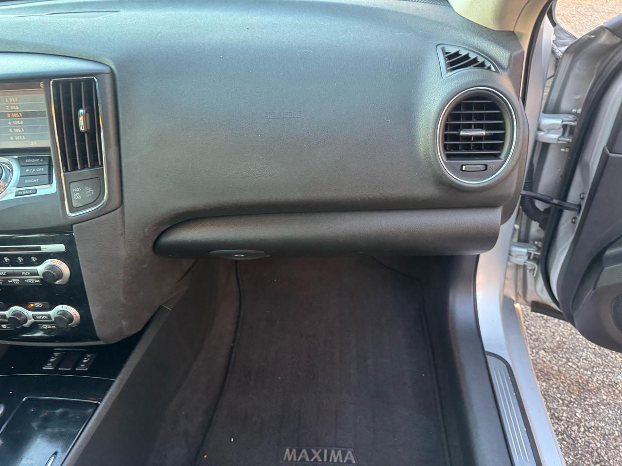 Nissan Maxima SV 2011