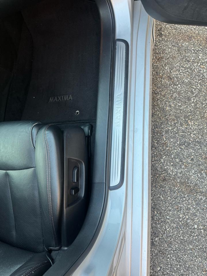 Nissan Maxima SV 2011