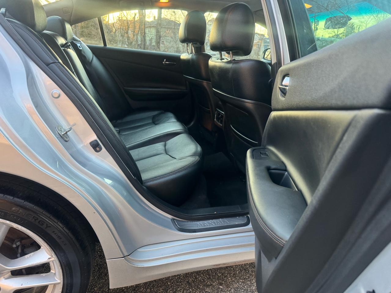 Nissan Maxima SV 2011